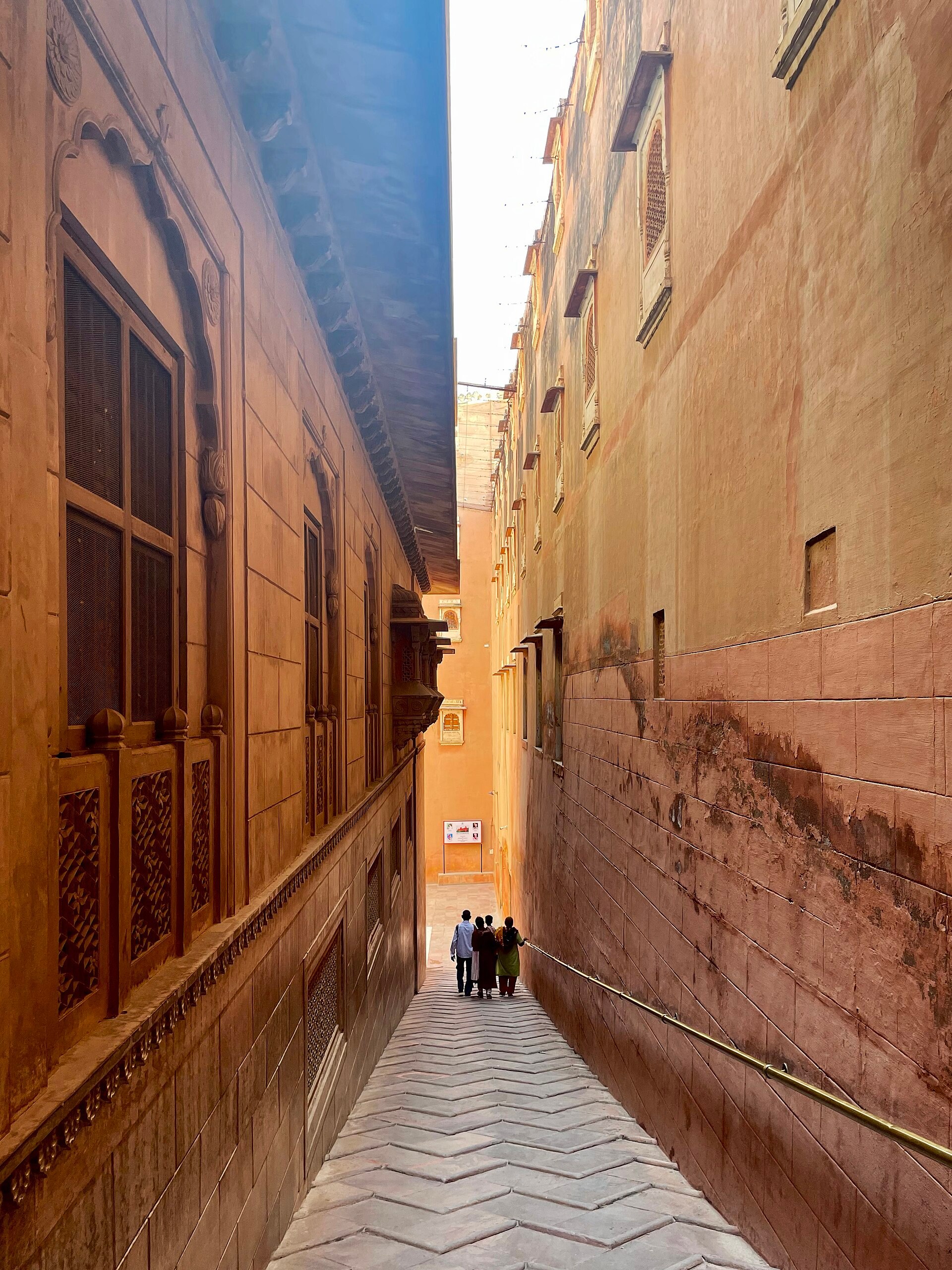 Narrow sandstone street in old Bikaner